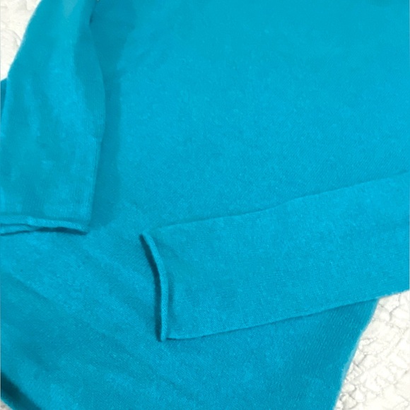 Old Navy cashmere Teal Women's Crew Neck Sweater - Picture 2 of 7